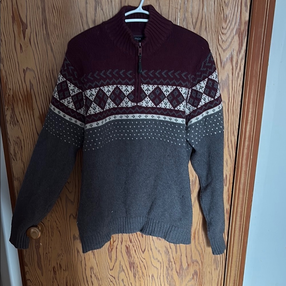 Nautica Men's Gray and Burgundy Sweater